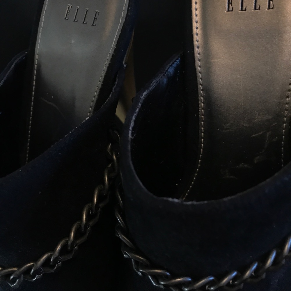 Shoe - Picture 2 of 4